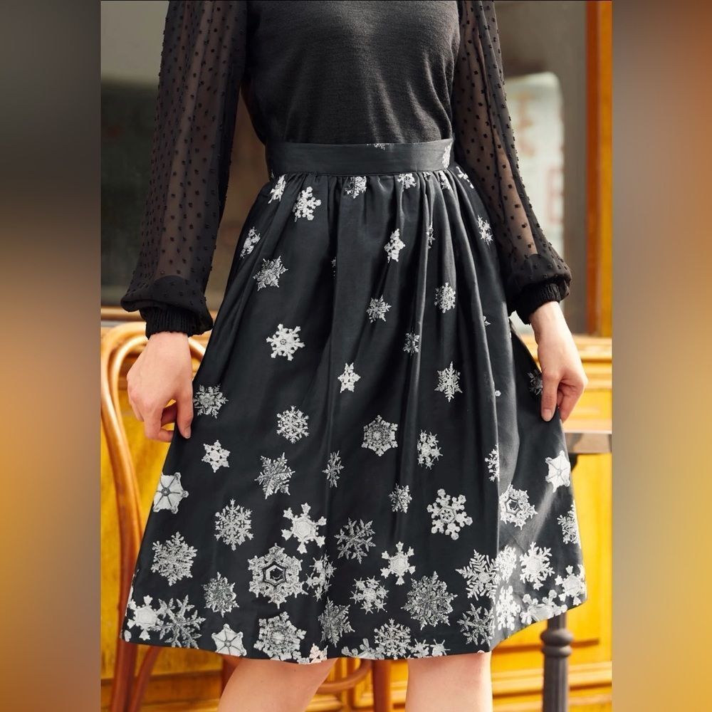 Modcloth Falling For Winter ALine Skirt Black White Snowflake ALine Skirt 12 NWT